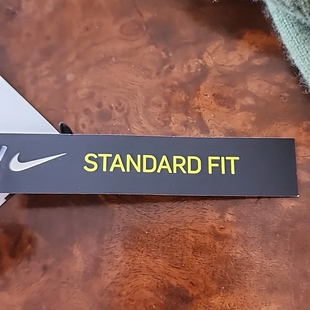 Nike Air Women's Black Drifit Top - Size 1X - Picture 8 of 8